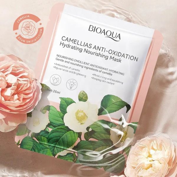 Revitalizing face mask with camellia extract and collagen